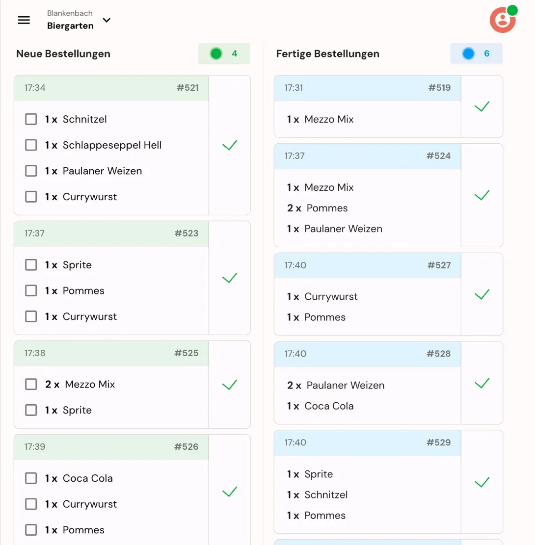 Eine Vorschau der Oberfläche des Servely Küchen-Display-Systems. Zu sehen sind zwei Spalten 'Neue Bestellungen' und 'Fertige Bestellungen', die jeweils einige Bestellungen beinhalten.